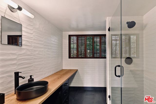 625 Reithe Avenue, Calabasas CA: https://media.crmls.org/mediaz/58799814-601b-42b6-816c-427b3d626ffa.jpg