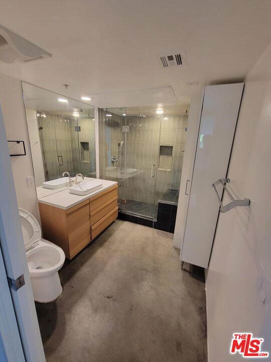 5806 Waring Avenue, Los Angeles CA: https://media.crmls.org/mediaz/58799aeb-800b-45ab-8c5d-7e084c3667a5.jpg