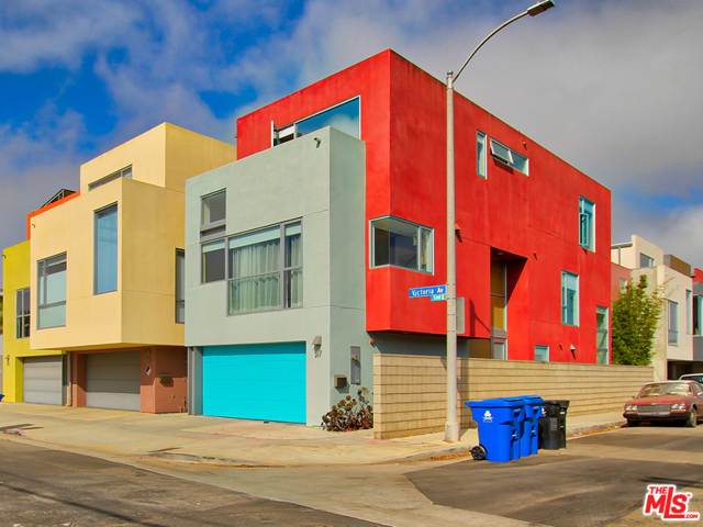 517 Victoria Avenue Venice, California 517 Victoria is a single family residence for sale in Venice, CA. See brochure for more info.