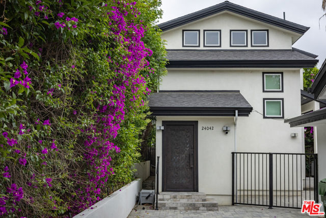24042 Killion Street, Woodland Hills CA: https://media.crmls.org/mediaz/587a6a12-165d-482f-bdd5-3e36001ee64a.jpg
