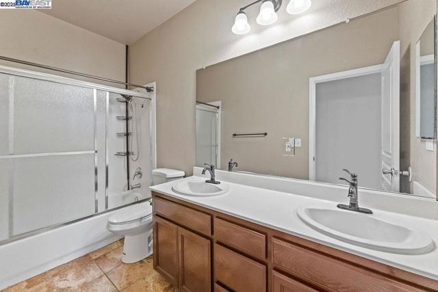 907 MAGGIORE LANE, Manteca CA: https://media.crmls.org/mediaz/587a6a34-0a3b-4cd2-b277-e068b9a1b87d.jpg