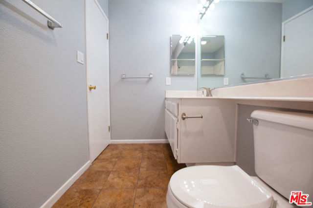 4365 Mclaughlin Avenue, Los Angeles CA: https://media.crmls.org/mediaz/587add0c-0117-4a6d-8d30-dfd125fc0b17.jpg