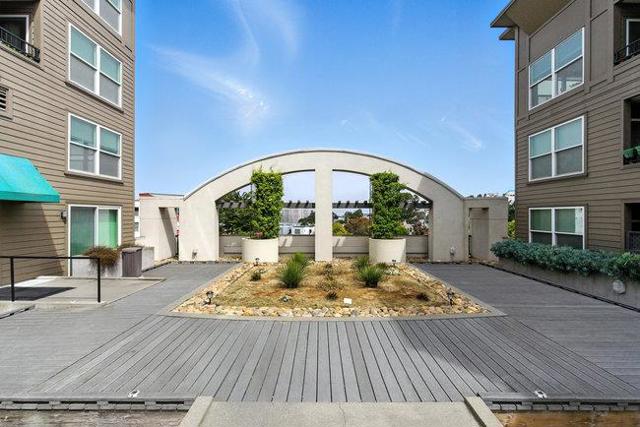 8200 Oceanview Terrace, San Francisco CA: https://media.crmls.org/mediaz/587ae066-16e8-4d50-8db0-256b998239c6.jpg