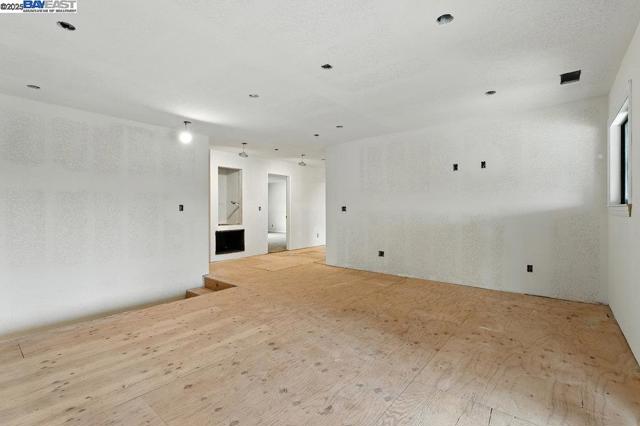 21798 Independent School Rd, Castro Valley CA: https://media.crmls.org/mediaz/587b8531-7b35-48e0-b1dc-af6f52771d6d.jpg