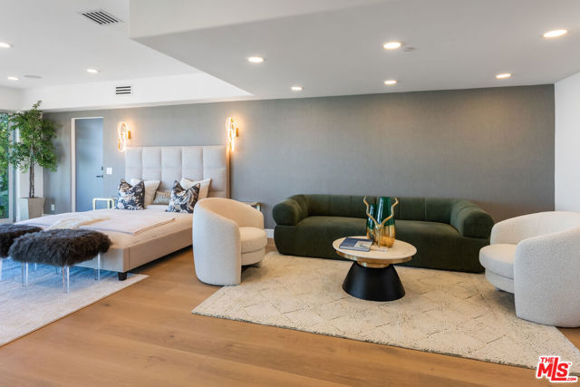 8654 Hollywood Boulevard, Los Angeles CA: https://media.crmls.org/mediaz/587baded-5438-491a-9a49-b37f42869cc6.jpg