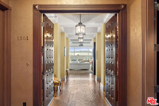 10380 Wilshire Boulevard, Los Angeles CA: https://media.crmls.org/mediaz/587baf3e-dffc-42c6-82d5-ff694e347e58.jpg