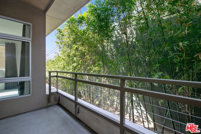 6001 Carlton Way, Los Angeles CA: https://media.crmls.org/mediaz/587bff47-cc35-4b3b-a2f8-e4d320fe7247.jpg
