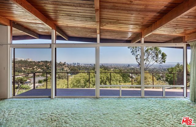 924 Stonehill Lane, Los Angeles CA: https://media.crmls.org/mediaz/587c6ede-5d36-49ad-9c8e-480c562b550d.jpg
