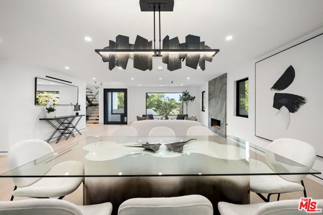 3290 N Knoll Drive, Los Angeles CA: https://media.crmls.org/mediaz/587c8fc2-df17-45af-97aa-73441c9cb4f7.jpg