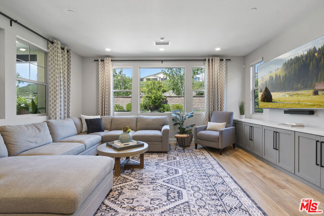 6 Alimon Street, Rancho Mission Viejo CA: https://media.crmls.org/mediaz/587d5c7e-4d59-4032-96e8-3aed1a78d078.jpg