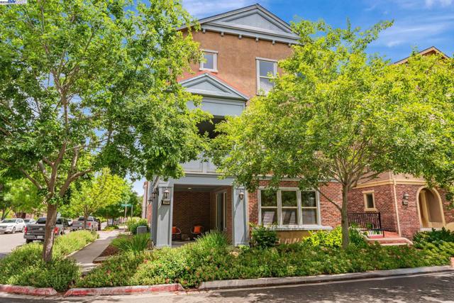 1380 Brookline Loop, Pleasanton CA: https://media.crmls.org/mediaz/587dd1db-380f-4383-9dfd-c1e48604ffe8.jpg