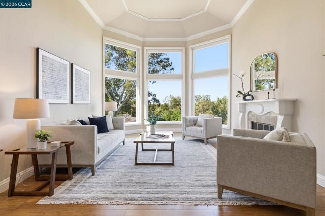 Image 2 of 50 For 725 Castle Rock Rd