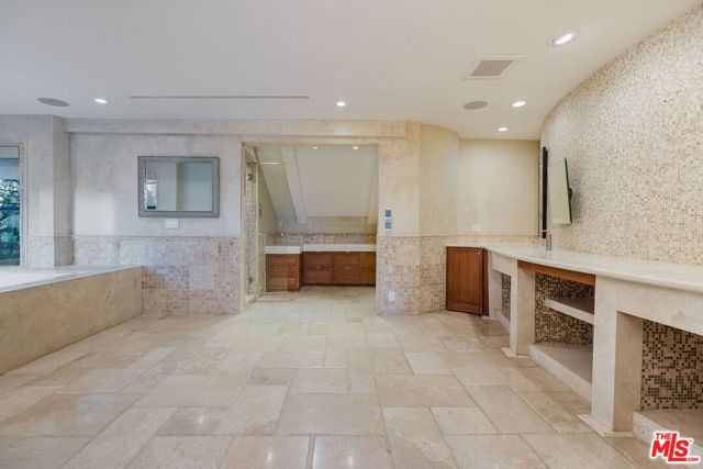 1401 Bel Air Road, Los Angeles CA: https://media.crmls.org/mediaz/587e0486-7abc-4572-85e7-1fd15fbeee69.jpg