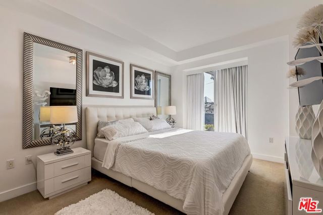 855 N Croft Avenue, Los Angeles CA: https://media.crmls.org/mediaz/587e290d-57f6-4c39-842b-74d0512a17df.jpg
