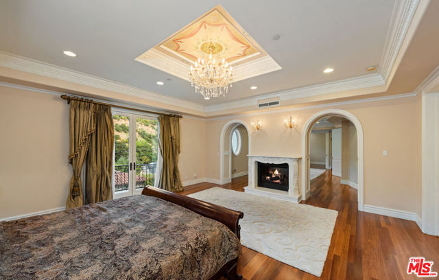 1455 Robmar Drive, Beverly Hills CA: https://media.crmls.org/mediaz/587e2be2-da9d-4da8-b8bf-cf5f48e6f732.jpg