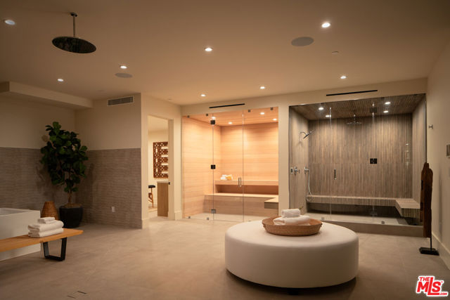 5287 Round Meadow Road, Hidden Hills CA: https://media.crmls.org/mediaz/587e3804-9656-4e99-8106-6894a33ebba5.jpg