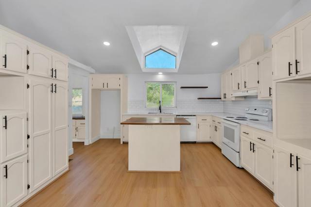 4028 Dawn Road, Mariposa CA: https://media.crmls.org/mediaz/587e5526-48ad-4a9e-83dd-6f6f35b06548.jpg