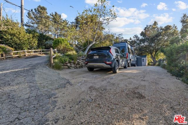 2373 Tuna Canyon Road, Topanga CA: https://media.crmls.org/mediaz/587ec188-3cff-4971-9185-95ee106f8fd2.jpg
