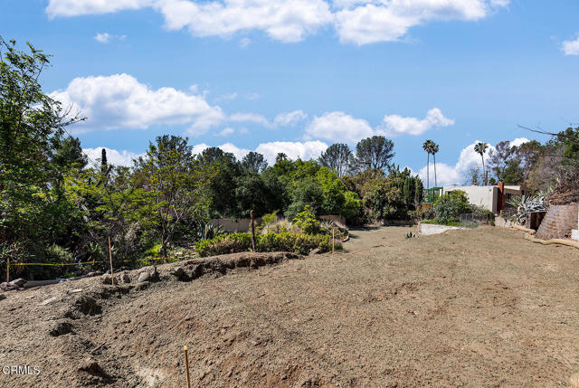 2115 Pinecrest Dr, Altadena CA: https://media.crmls.org/mediaz/587f0427-95de-4610-be92-a5d8bdb9db3d.jpg