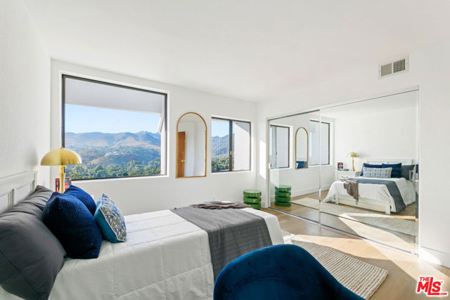29221 Heathercliff Road, Malibu CA: https://media.crmls.org/mediaz/587f4e4f-b1f7-464f-a6d7-82000a87e7cf.jpg