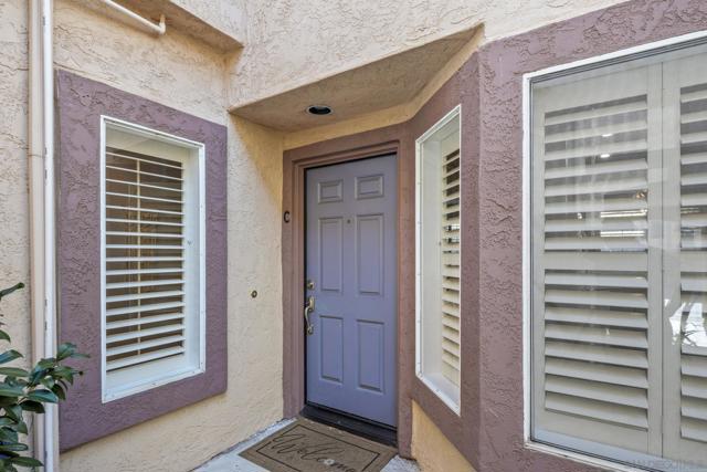 11378 Via Rancho San Diego, El Cajon CA: https://media.crmls.org/mediaz/587f9c4e-1c03-4246-8437-4d69953de9c2.jpg