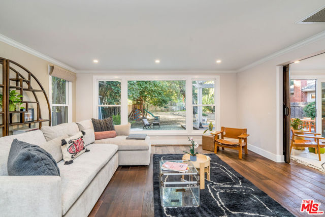 1514 Willow Drive, Topanga CA: https://media.crmls.org/mediaz/587fc83a-ec36-47f7-84cd-4c213187b56e.jpg