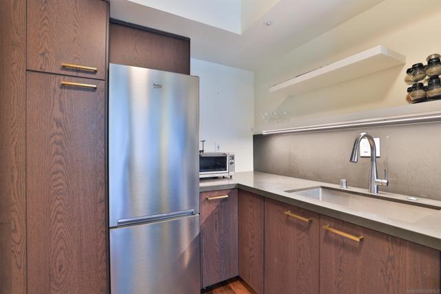 500 W Harbor Dr., San Diego CA: https://media.crmls.org/mediaz/587fc888-b3b9-4249-be2e-56b953944caf.jpg