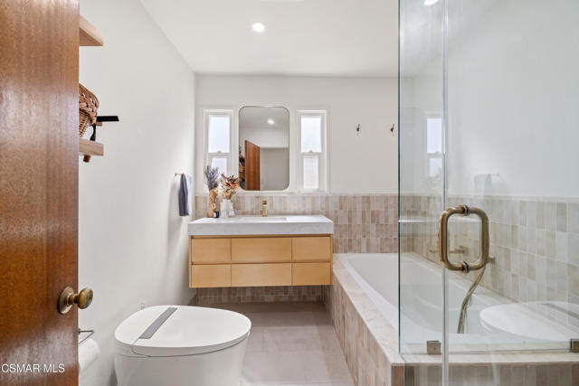 60 Grandview Circle, Camarillo CA: https://media.crmls.org/mediaz/587fe1f1-148c-4600-9522-06dd51fb42fc.jpg