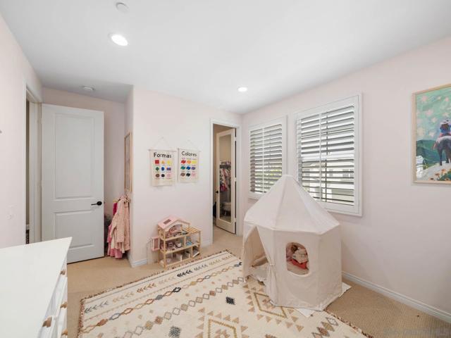 916 Camino Aldea, Chula Vista CA: https://media.crmls.org/mediaz/58805287-fa50-4164-8306-07041bfdf2cd.jpg