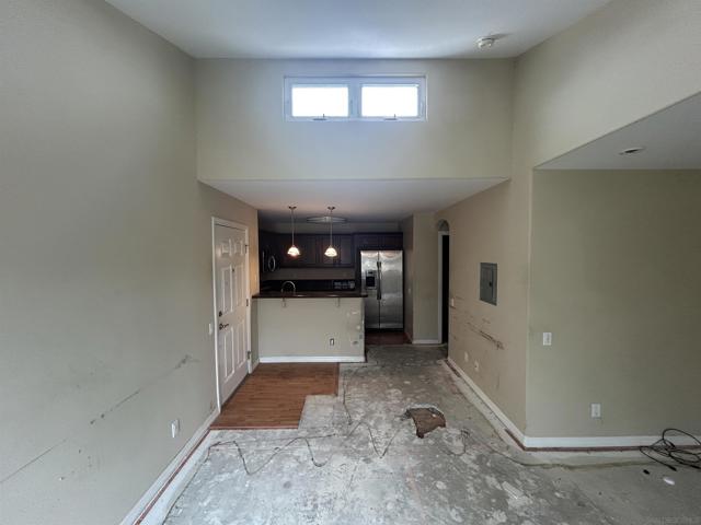 5404 Balboa Arms Dr, San Diego CA: https://media.crmls.org/mediaz/58808792-0097-4162-894a-a404be5d86df.jpg