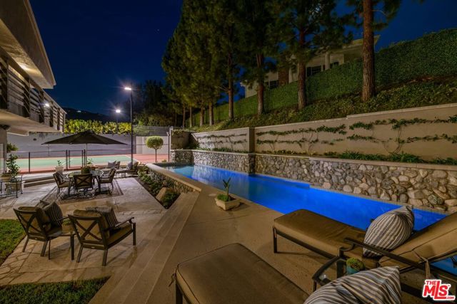 17765 Camino De Yatasto, Pacific Palisades CA: https://media.crmls.org/mediaz/5880c6a6-8bee-4177-8a5e-ca4f5910846d.jpg
