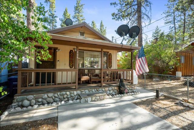 206 E Barker Boulevard, Big Bear CA: https://media.crmls.org/mediaz/5880f030-5873-43f1-a2e3-8dce8611692c.jpg