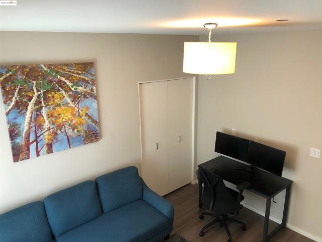 562 29th St, Oakland CA: https://media.crmls.org/mediaz/5880f31c-7f2d-4b83-af14-bc036ea6b580.jpg