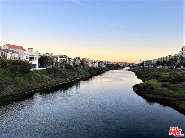 306 BORA BORA Way, Marina del Rey CA: https://media.crmls.org/mediaz/58815e2f-90ff-4221-ad99-0afbc19a0642.jpg