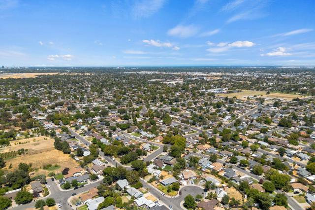 7541 19th Street, Sacramento CA: https://media.crmls.org/mediaz/58816eff-4dca-4da0-adb5-f898f015c206.jpg