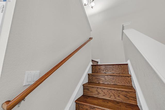 5487 Treeflower Dr, Livermore CA: https://media.crmls.org/mediaz/5881a22f-706c-4826-973e-1ff731f80c0a.jpg