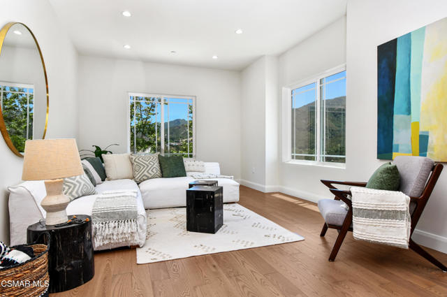 29677 Mulholland Highway, Agoura Hills CA: https://media.crmls.org/mediaz/5881a552-7d32-4d2d-9809-98413a961a9f.jpg