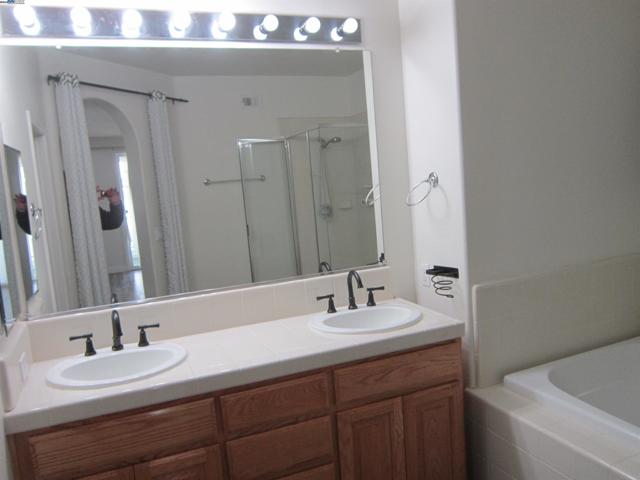 Image 13 of 26 For 4222 Clarinbridge Cir