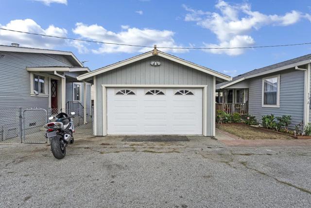 119 Ford Street, Watsonville CA: https://media.crmls.org/mediaz/5882b088-711e-4409-8bd9-ae1f87ae6f5b.jpg