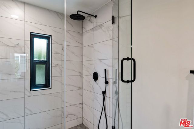 29500 Heathercliff Road, Malibu CA: https://media.crmls.org/mediaz/5882c706-bd3c-4380-b916-17c381266fe8.jpg