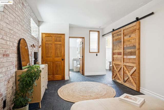 327 Hudson St, Oakland CA: https://media.crmls.org/mediaz/5882d5b4-501b-4cee-abb5-5112ec199dbe.jpg