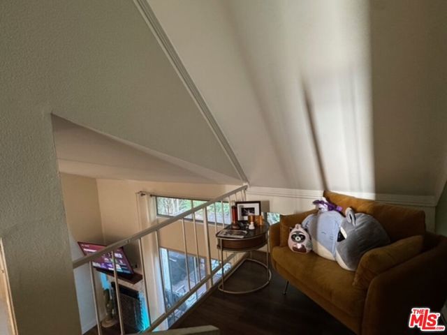 13609 Valerio Street, Van Nuys CA: https://media.crmls.org/mediaz/5882ff94-9967-4668-be08-d270698b9373.jpg
