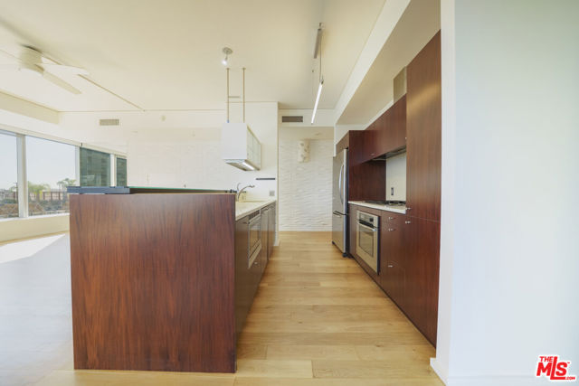 1155 S Grand Avenue, Los Angeles CA: https://media.crmls.org/mediaz/58835c97-530f-41e2-a7ea-8e556ab2ed35.jpg