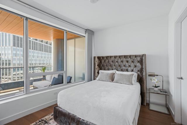 888 W E Street, San Diego CA: https://media.crmls.org/mediaz/5883a15f-0e56-42c0-9f31-2433da765bbe.jpg