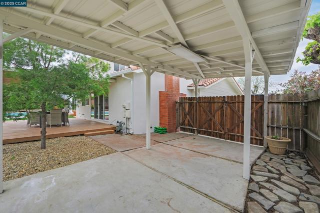 2043 Gill Port Ln, Walnut Creek CA: https://media.crmls.org/mediaz/5883cbc4-ea3a-4c69-a003-21b0b3ffb70b.jpg