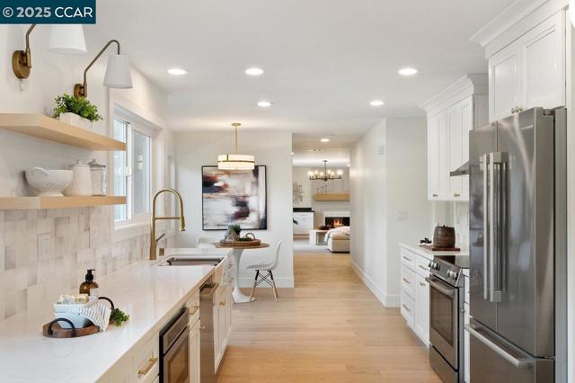 374 James Bowie Ct, Alamo CA: https://media.crmls.org/mediaz/5883cf02-4078-4f36-bc21-722118657cb4.jpg