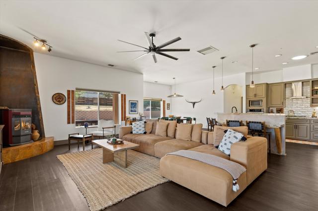 60377 Pueblo Trail, Joshua Tree CA: https://media.crmls.org/mediaz/5883eb6f-adc8-4295-ac15-352675df7ea7.jpg