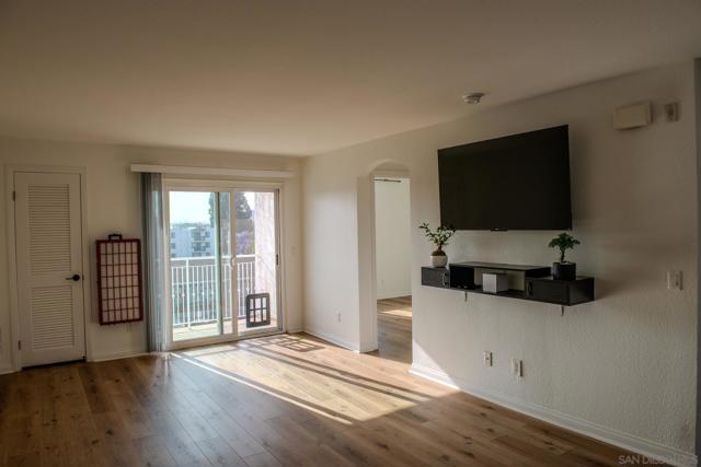 5252 Orange AVe, San Diego CA: https://media.crmls.org/mediaz/58843f60-320b-4c10-b08d-19a78fe6a38d.jpg