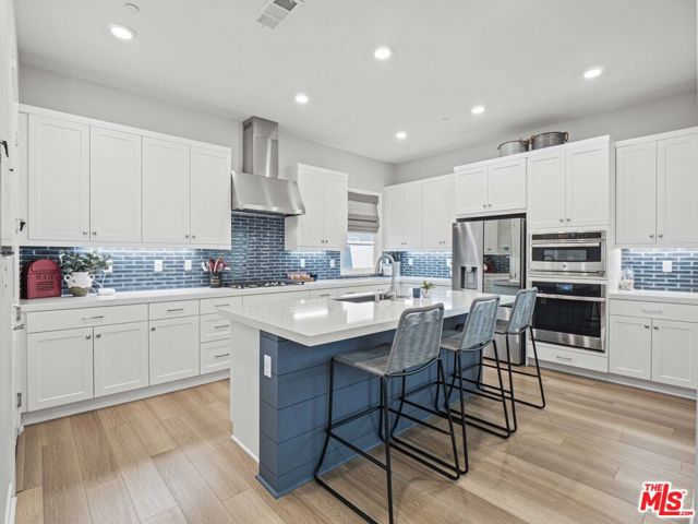 27717 Knoll View Place, Valencia CA: https://media.crmls.org/mediaz/58852460-9bdb-4710-92d3-4d562e5aafa7.jpg