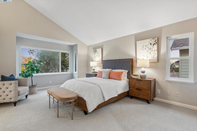 82 Applegate Way, Alameda CA: https://media.crmls.org/mediaz/58855895-9789-4c06-926e-e5e1750edf24.jpg